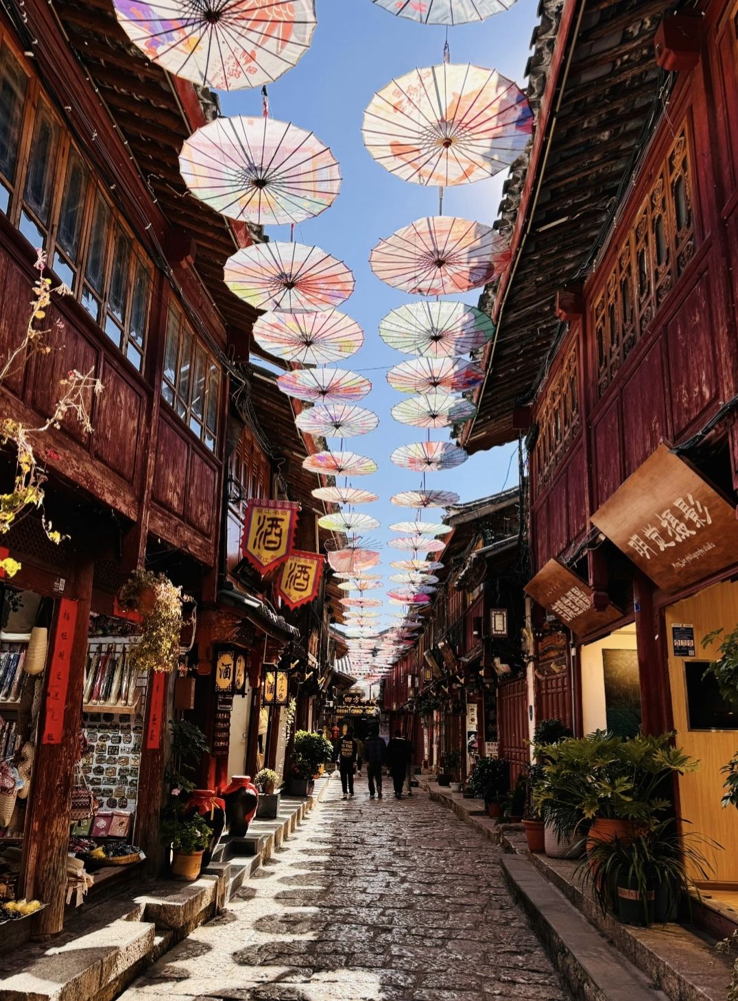 ทริปจบการศึกษาที่ลี่เจียงแบบชิลๆ: ปลดล็อกทุกสถานที่ในวันเดียว ทั้งหมู่บ้านเชิงเขา ทุ่งหญ้าสะวันนา และเมืองโบราณ