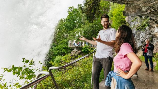Bergen: Tur Terpandu Kota Tua dan Air Terjun dengan Wafel