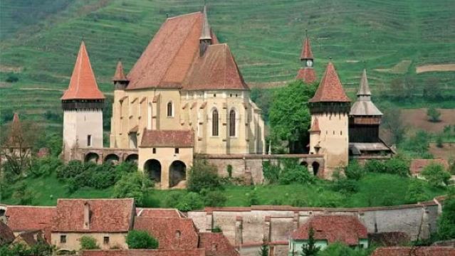Vertrek vanuit Boekarest: excursie naar het Kasteel van Dracula, Peles-kasteel en Brașov