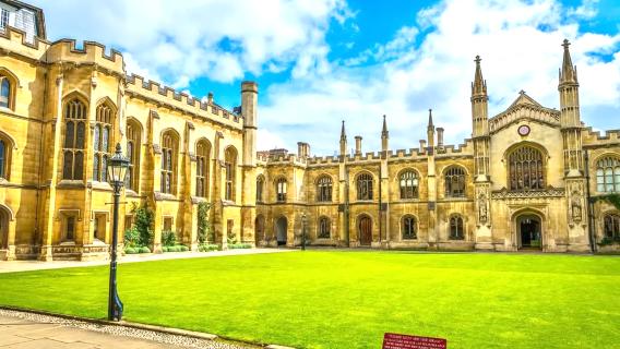 Lawatan berpandu sepanjang hari di London dan Cambridge