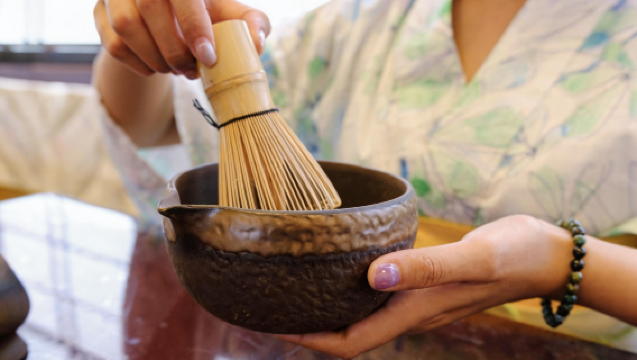 Sumida River Sakura-Themed Traditional Japanese Yakatabune in Japan [Tea Ceremony Experience + Traditional Japanese Performance + Unlimited Soft Drinks + Unobstructed Views from the Second Deck]