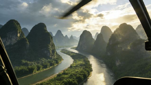 Esperienza di volo in elicottero a Yangshuo: ammira lo splendore del fiume Li dalle nuvole e sblocca il paradiso di Yangshuo con rotte esclusive