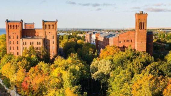 From Tallinn: Narva and "A View of Russia" Day Trip