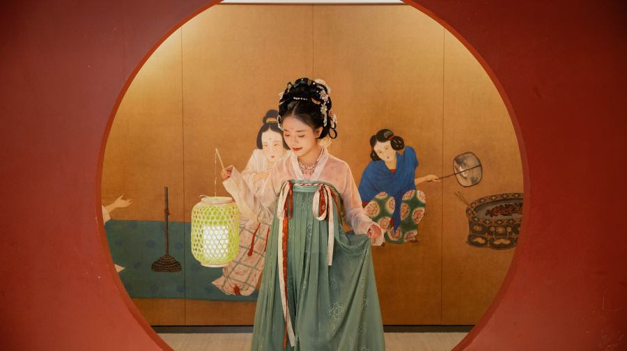 西安Trip Moments【大雁塔 精品款漢服租賃/精緻妝造/跟拍，不含門票】