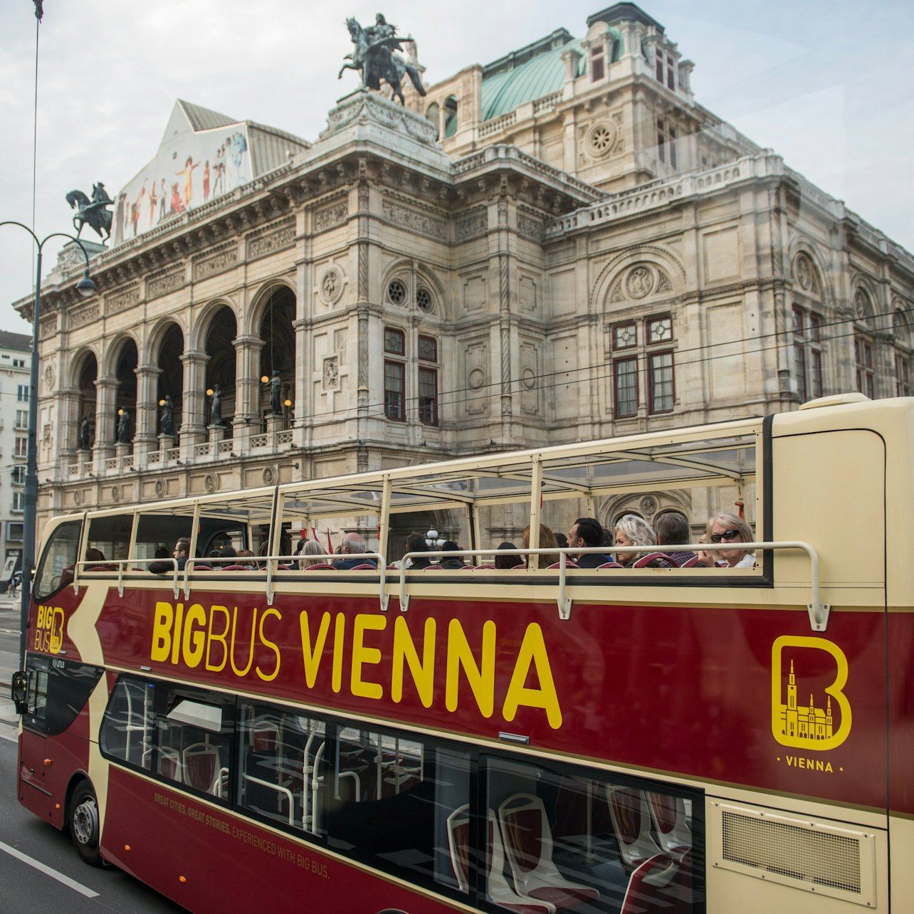 Big Bus Vienna: Live Guided Evening Tour