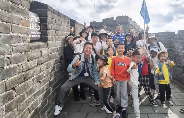 Mutianyu Great Wall Round-trip by ZANBUS with Tickets, Daily Departure 8/9/10 AM 