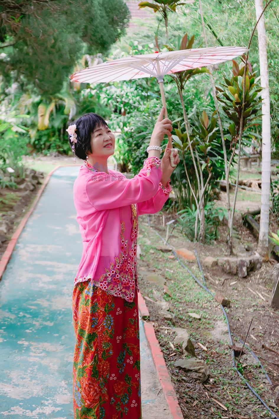 Momen Trip Kuching Malaysia[Sopir sekaligus pemandu wisata + pemotretan perjalanan dan udara + fotografi pernikahan dan film pendek + rias wajah dan kostum + sewa kendaraan pribadi yang disesuaikan]