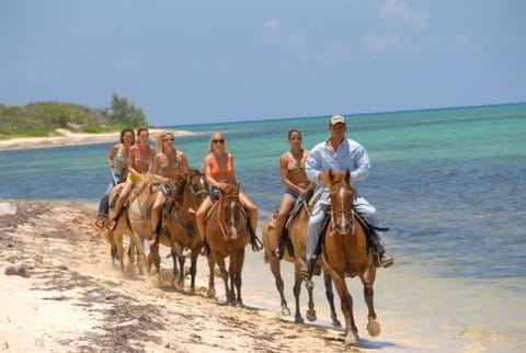 Passeggiate a cavallo sulla spiaggia a Grand Cayman