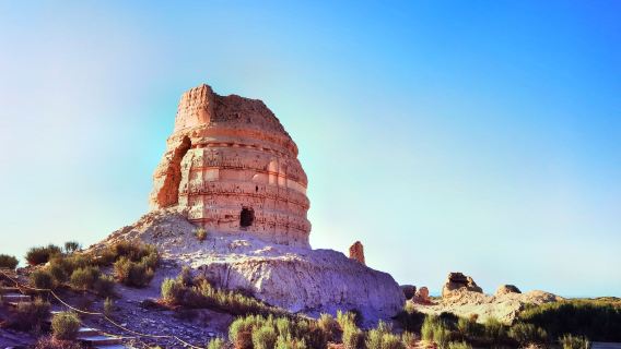 Dunhuang Day Tour with Chartered Car: Western Thousand Buddha Caves, Yumen Pass, Yadan National Geopark, Yulin Grottoes, and Suoyang City (Multiple Routes, Customizable)