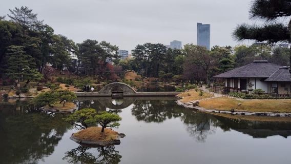 Hiroshima: Shukkei-en Garden with local guide 90min