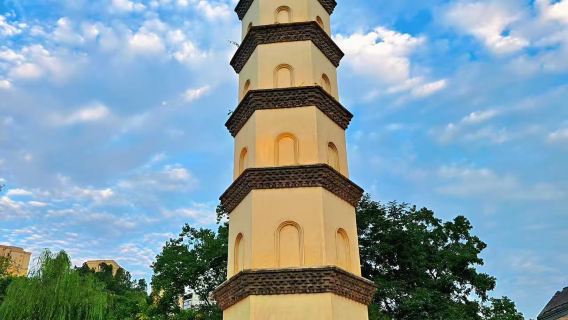 Chengdu Wuhou District - Translator/ guide/Local Guide - Citywalk |Attractions|English/Russian/French/Minority Languages|Welcome to consult