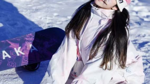 [Incluye equipo de protección + guantes, traslado gratuito desde la estación oeste] 3 horas de esquí para principiantes en Yabuli + traje de esquí de moda + casco + gafas de nieve + botas de esquí + esquís + bastones