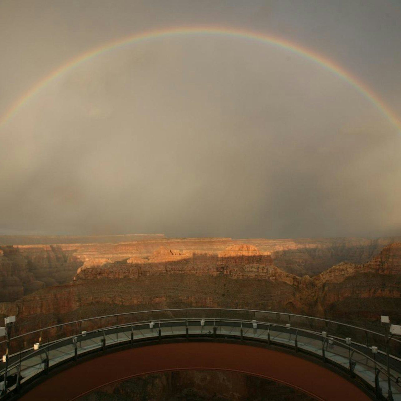 แกรนด์แคนยอนและเขื่อนฮูเวอร์: ทัวร์วีไอพี + ตัวเลือกเสริม: เดินบนทางเดินลอยฟ้าและนั่งเฮลิคอปเตอร์ชมวิว