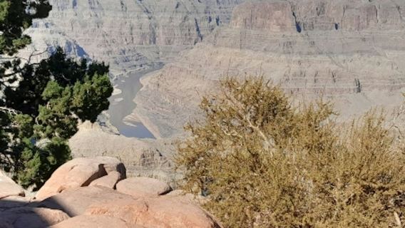 แกรนด์แคนยอนตะวันตก: ทริปเที่ยวแบบไปเช้าเย็นกลับจากลาสเวกัส + ทางเดินลอยฟ้า (เลือกได้)