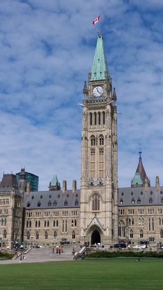 Ottawa Notre-Dame Cathedral + Parliament Hill + Nature Museum Day Tour