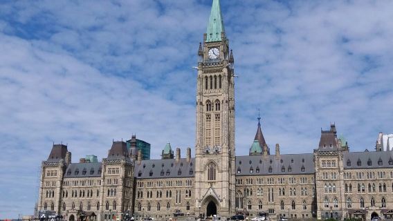 Ottawa Notre-Dame Cathedral + Parliament Hill + Nature Museum Day Tour