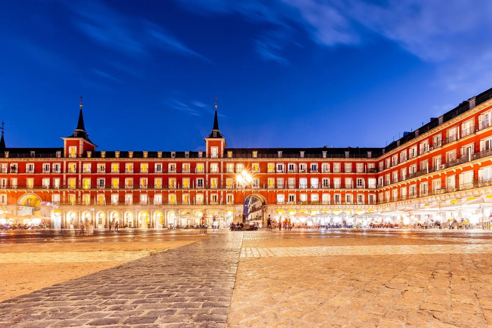 Tour di un giorno con noleggio con conducente esclusivo a Madrid, Spagna [Plaza Mayor + Collegiata di Sant'Isidoro + trasferimento porta a porta]