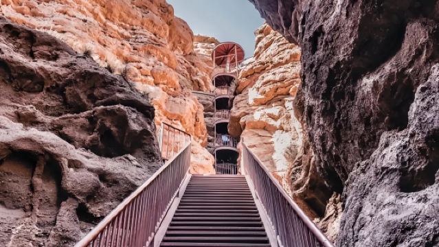 平山湖大峽谷半日遊【可選3人小團或6人團/含接駁/早中2班】