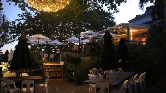 Cruzeiro pelo Rio em Auckland até o Histórico Riverhead Tavern