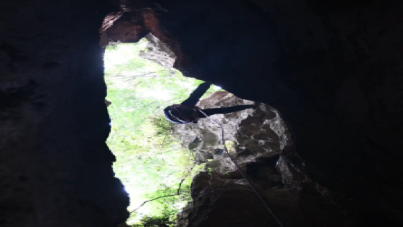Perkhemahan penerokaan luar satu hari abseil gua Pengzhou! Buka kunci kemahiran penerokaan gua yang hebat!