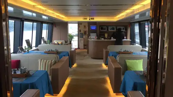 漓江四星遊船+遇龍河竹筏漂流+十里畫廊+古鎮8人/巴士團