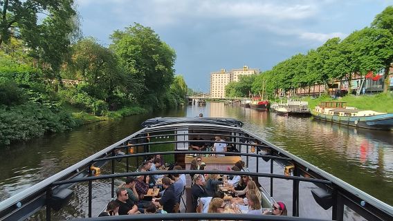 Terrasje speciaal - varend terras met gezellige bar op het water van Groningen
