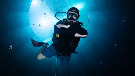台中で体験ダイビング スキューバダイビング/フリーダイビング1時間【ダイブキューブホテル】