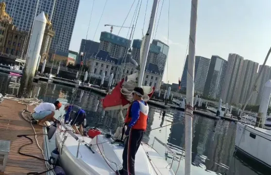 【大連帆船出海】大連東港運動小帆船包船出海+水果飲品+帆船自駕體驗+餵飼海鷗