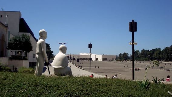 Private Tour to Fatima, Batalha, Nazare, Obidos From Lisbon