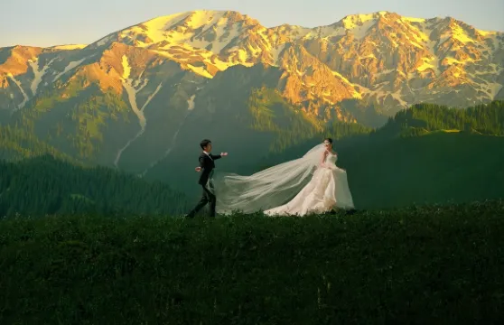 伊犁Trip Moments【新疆婚紗攝影拍攝景區/恰西/庫爾德寧/情侶結婚紀念照/照片全送】
