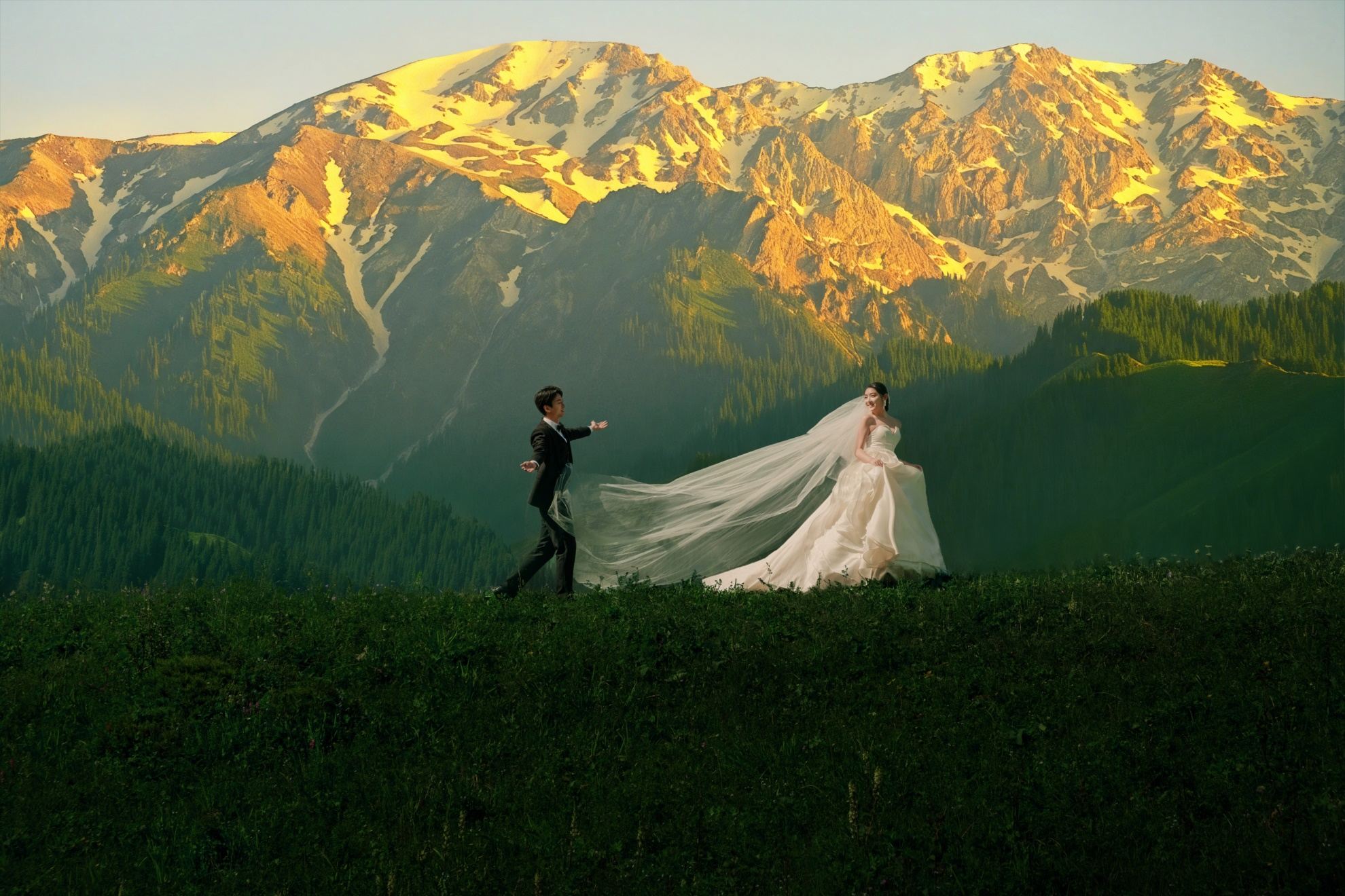 伊犁Trip Moments【新疆婚紗攝影拍攝景區/恰西/庫爾德寧/情侶結婚紀念照/照片全送】