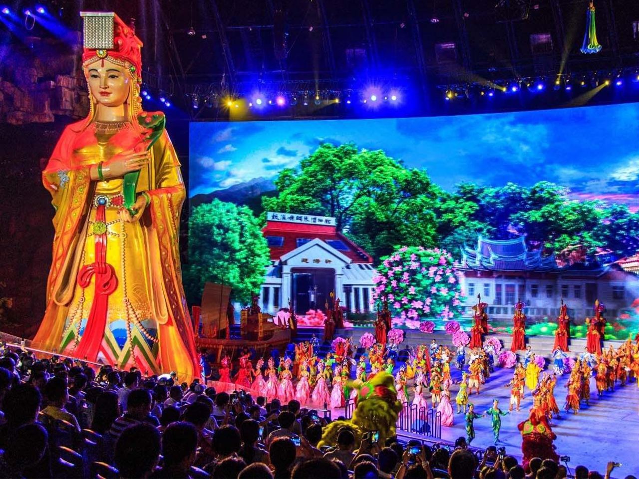 Tour di un giorno a Xiamen: Vecchio Cortile + Spettacolo Leggendario del Minnan + Trenino sul Mare + Villaggio Accademico di Jimei [Tour Privato]