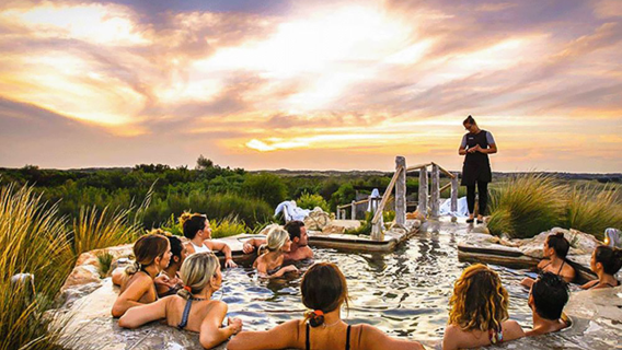 墨爾本莫寧頓|半島溫泉+藝術酒莊+亞瑟王座一日遊【四人成團】