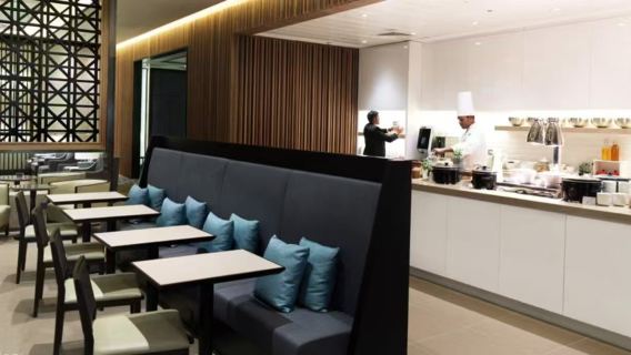 London Heathrow Airport Plaza Premium Lounge Service (bereitgestellt von Plaza Premium Lounge) [3-Stunden- & 6-Stunden-Lounge] Terminal 4, Terminal 2, Terminal 5 Lounge