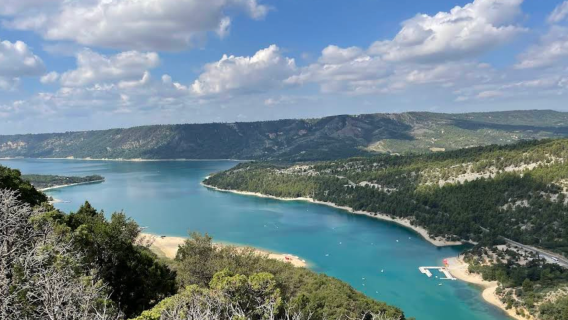 法國阿維尼翁-泉水城-石頭城一日遊【中文專車-愜意舒適】