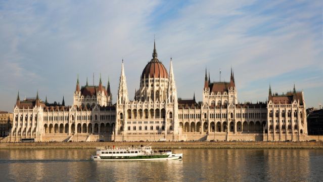 匈牙利布達佩斯-網紅香檳遊船-國會大廈-漁人堡｜熱門明星路線