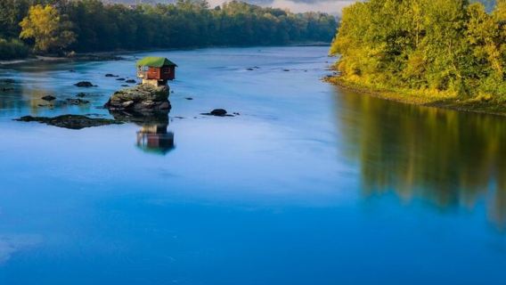 Passeio de um dia pelo oeste da Sérvia: Trem Šargan 8 + Casa do Rio Drina + Vila de Madeira