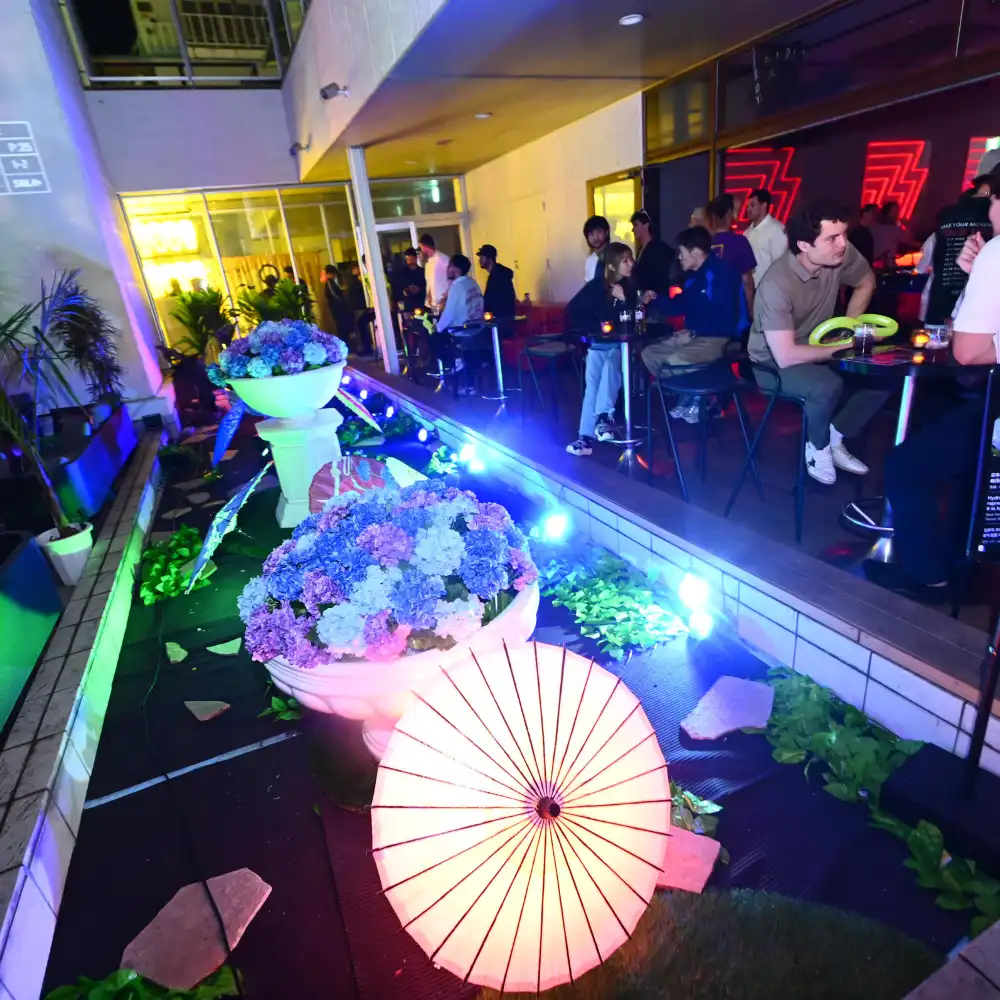 Osaka Dotonbori Night Tour: GIRAFFE NIGHTCLUB Admission Ticket +