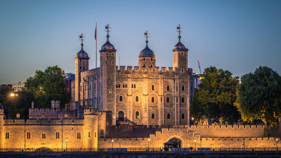 Visita nocturna a la Torre de Londres (tour con guardias/ceremonia de las llaves milenarias/grupo pequeño exclusivo)