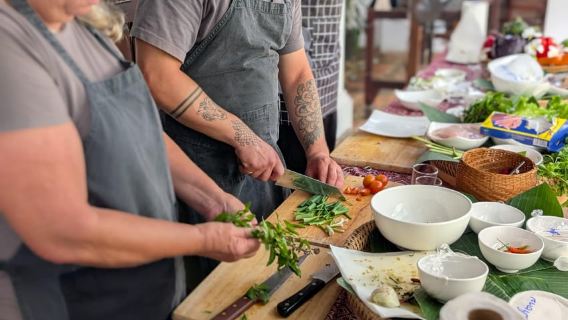 ルアン・パバーン：旧王宮で体験する料理教室