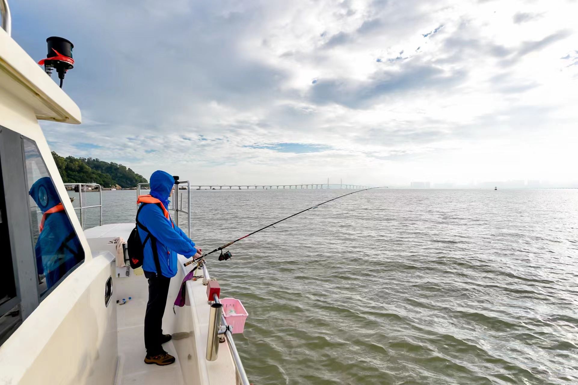 【出海釣魚】珠海九洲島+海上看港珠澳大橋出海半日遊|可包船