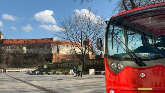 Cracovia: tour panoramico della città in golf cart elettrico + audioguida + trasferimenti