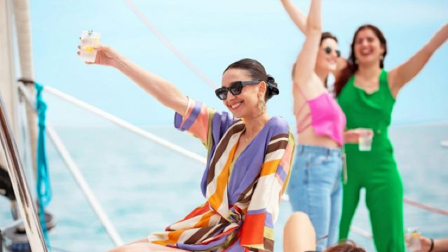 Barcelona: Daytime or Sunset Premium Catamaran Cruise