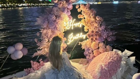 【豪華生日圓桌選項21888】廣州86英尺豪華遊艇包船夜遊珠江慶生（含遊艇生日場景佈置+遊艇用餐）
