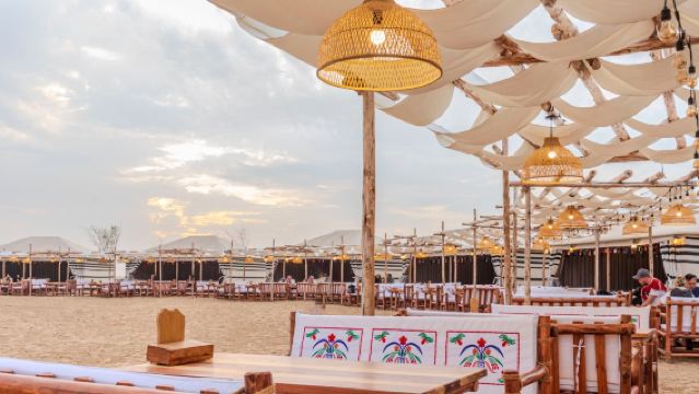 アル・カイマ・キャンプ|プレミアム赤砂丘サファリ+ミシュランBibグルメディナー+豪華テント+星空観賞