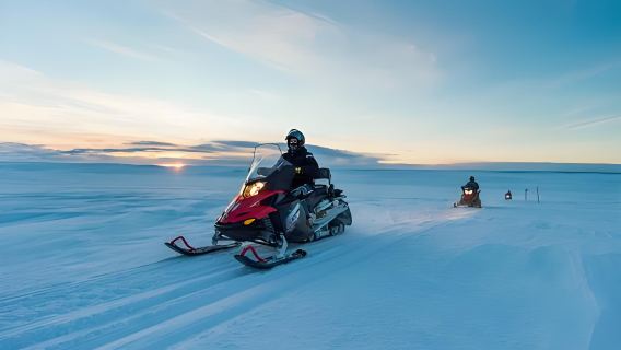 Seasonal limited edition|Aurora Chase by Snowmobile in Norway [2 Hours]|English tour · Kirkenes round-trip
