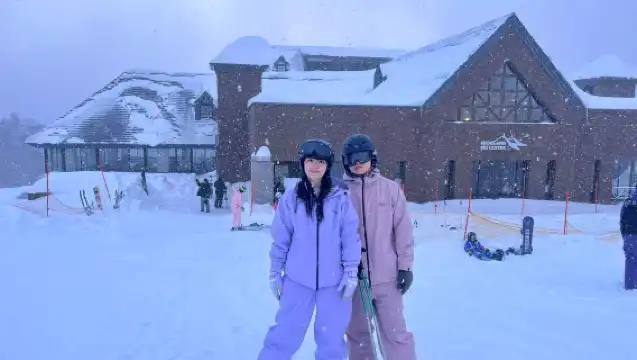 日本北海道手稻滑雪場【中文/英文滑雪一日遊｜小團教學+來回酒店接送+攝影+纜車票 ｜自選學具】