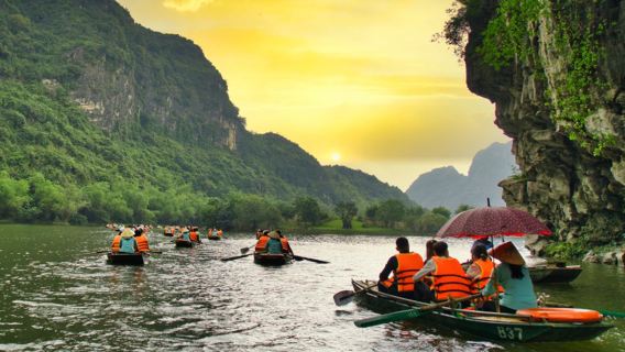 Discover Ninh Binh: Hoa Lu Ancient Capital, Tam Coc Boat Ride & Mua Cave