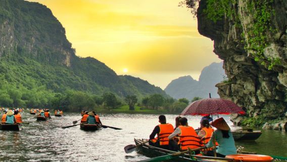 Ninh Binh Full Day Trip from Hanoi with Lunch, Explore Hoa Lu, Trang An Complex & Mua Cave