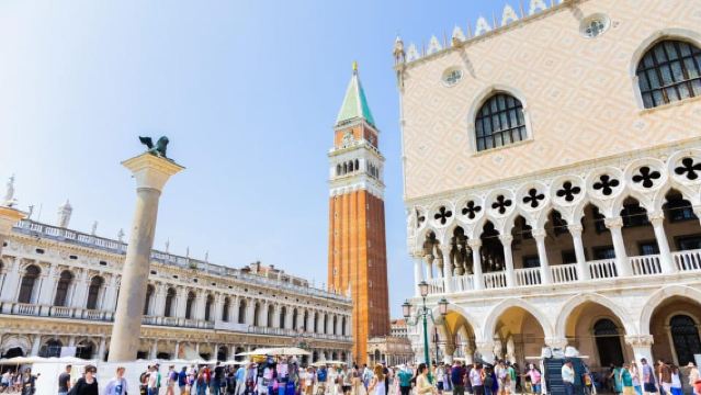 Desde Venecia: tour de medio día en barco por las islas Murano y Burano
